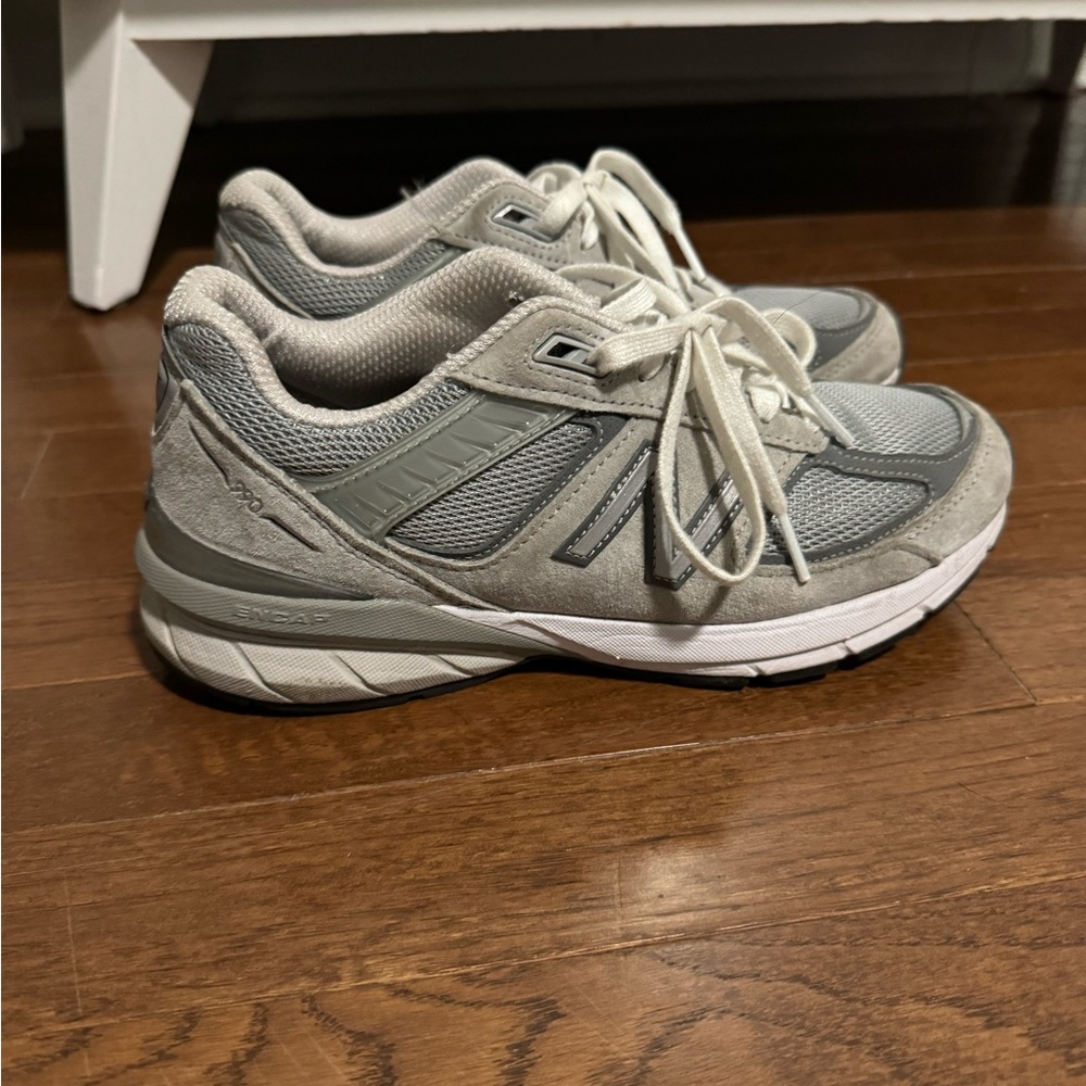 New Balance 990v5 women’s 7.5